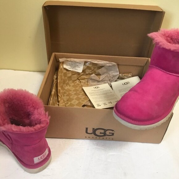 UGG Mini Bailey 1 Button Pink Magenta Boots Box Booties Shearling Fur Snow 6 Box - Picture 2 of 12